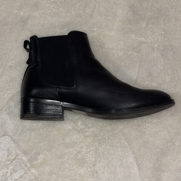 Aldo Black Chelsea Boot - Picture 5 of 11